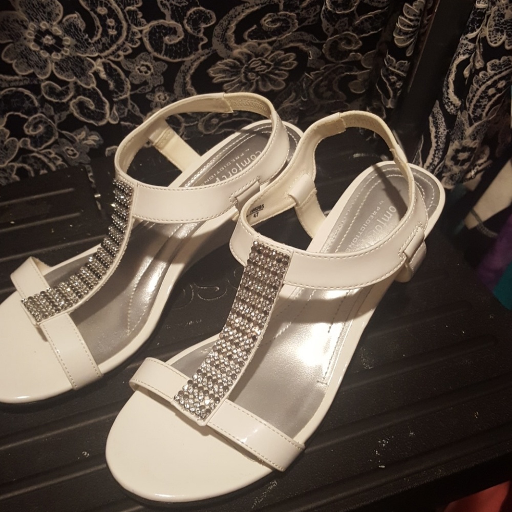 Nice dress sandels  mini heel